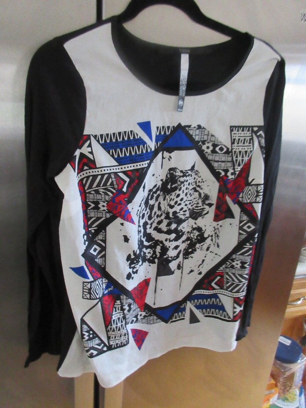 kensie artsy modern lion casual tshirt top M